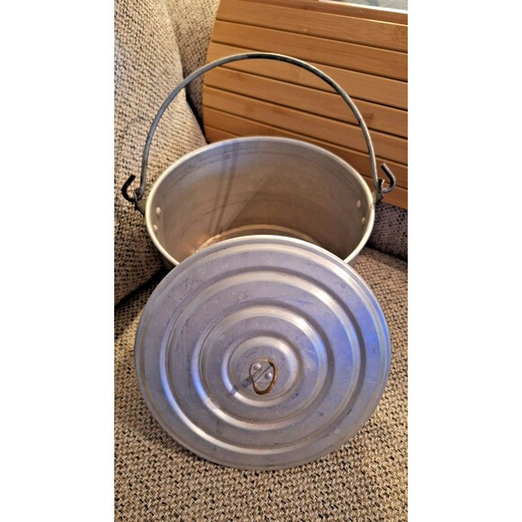 VTG Primitive‎ Metal Camping Pots/ Lids Handle Round Rustic Camping (3) pots - Picture 7 of 10